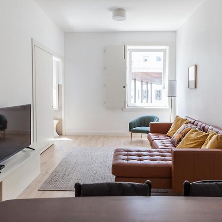 Classy 2Bdr Apartment In Downtown By Lovelystay Lisbona Esterno foto
