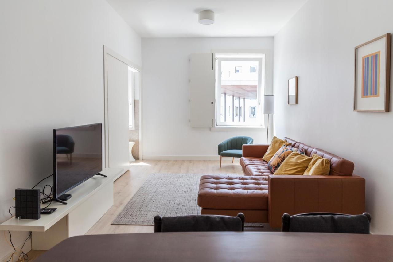 Classy 2Bdr Apartment In Downtown By Lovelystay Lisbona Esterno foto